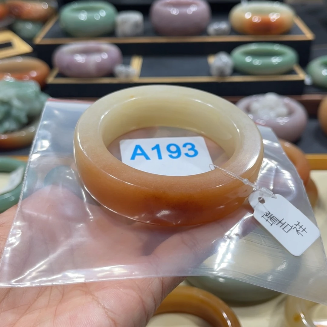 未镶嵌手镯石英岩玉