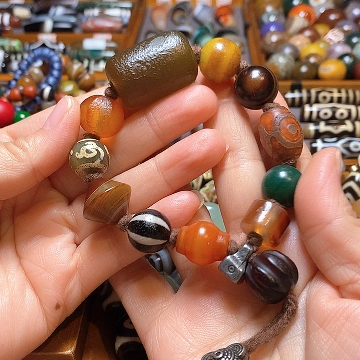 曹***姐玛瑙/玉髓颈饰未镶嵌