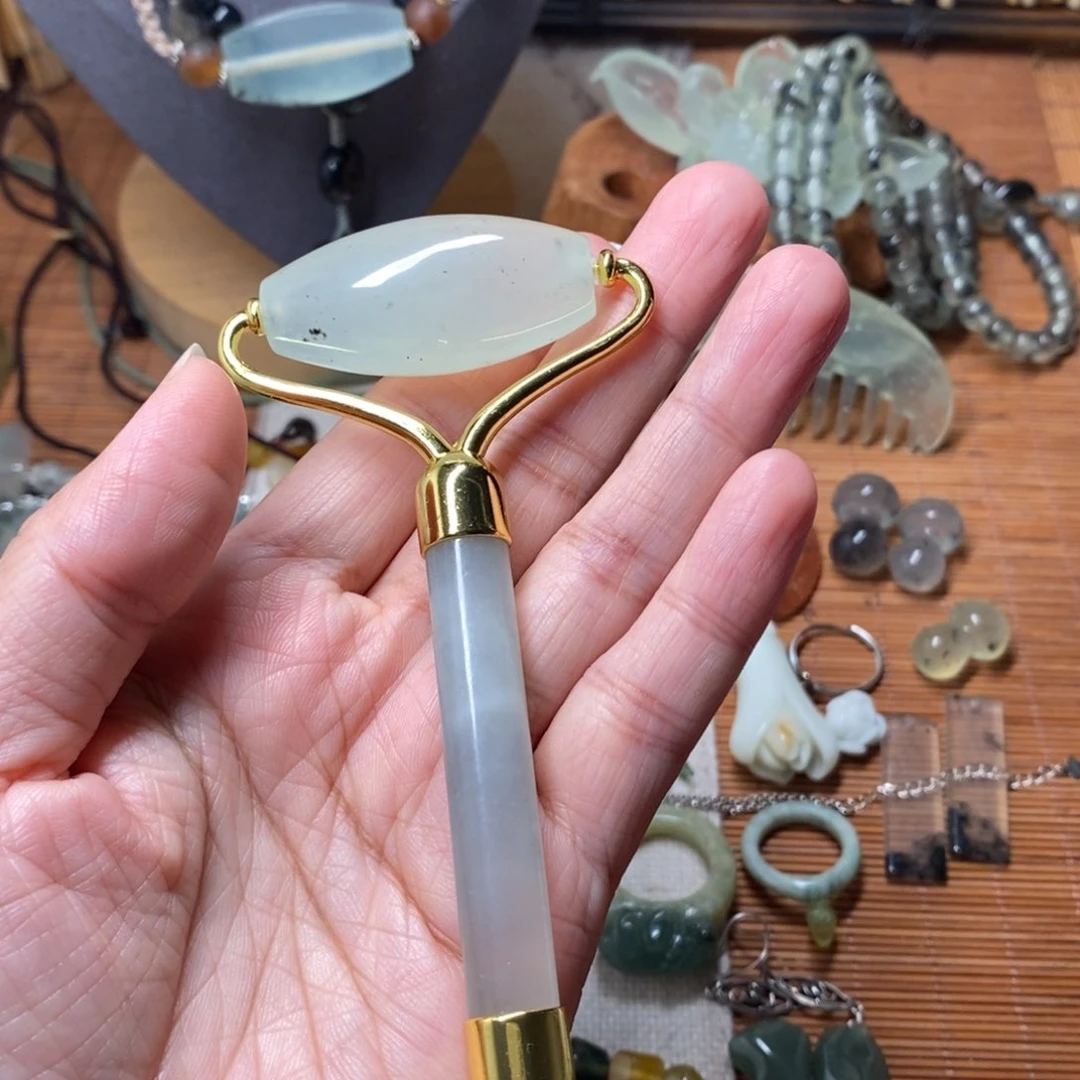 蛇纹石玉未镶嵌美容器m****微