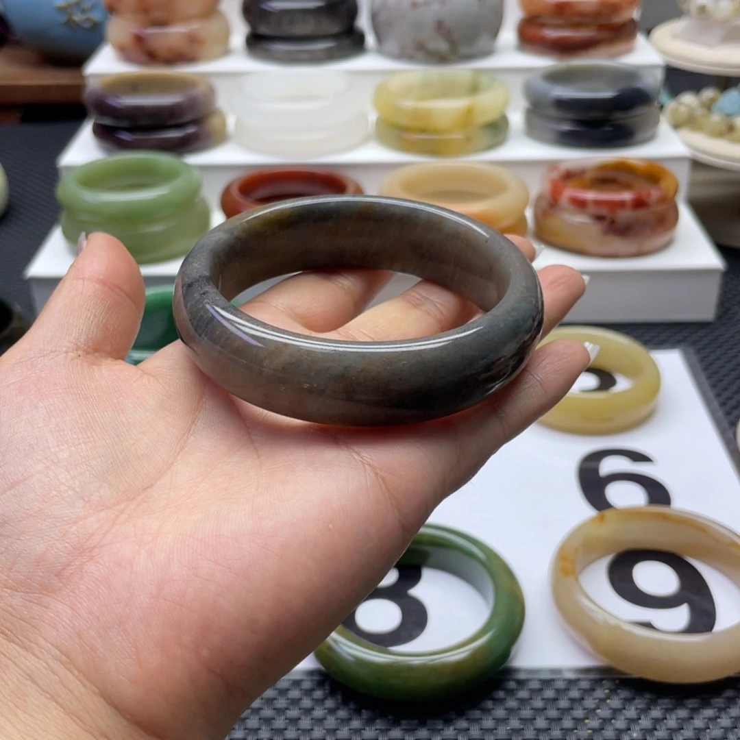 石英质玉手镯未镶嵌会**鱼