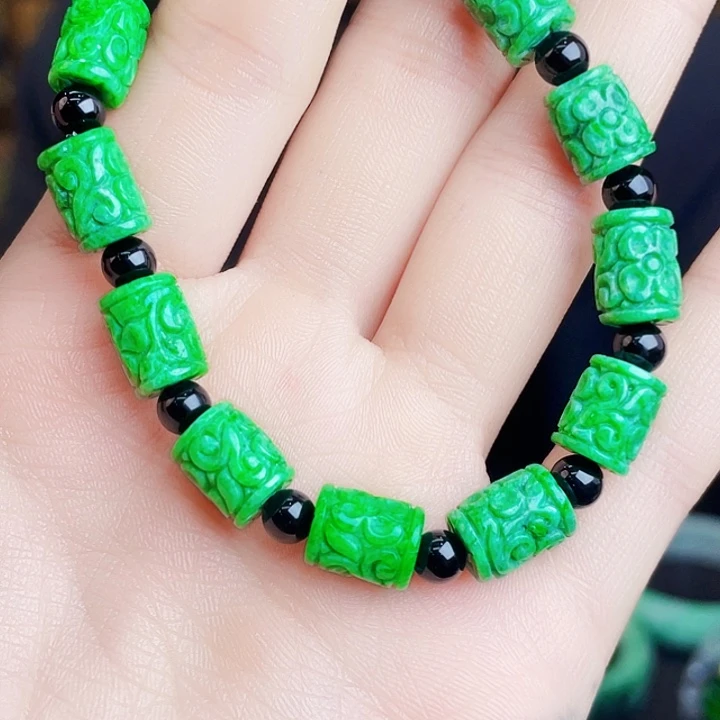 翡翠未镶嵌颈饰多样性