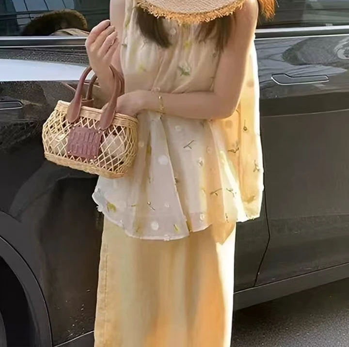 Manmi 立体花朵刺绣设计款无袖上衣  8250（C2）