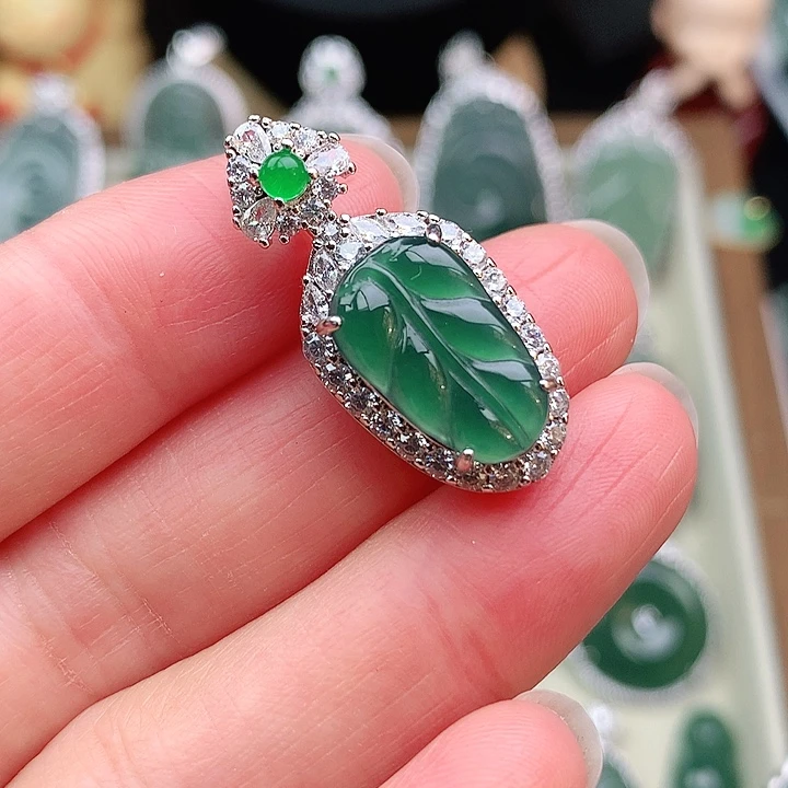 颈饰未镶嵌翡翠吊坠