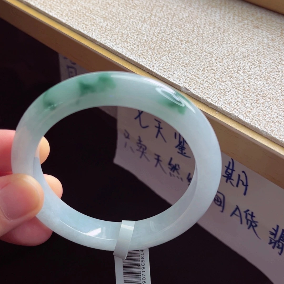 翡翠手镯未镶嵌手镯