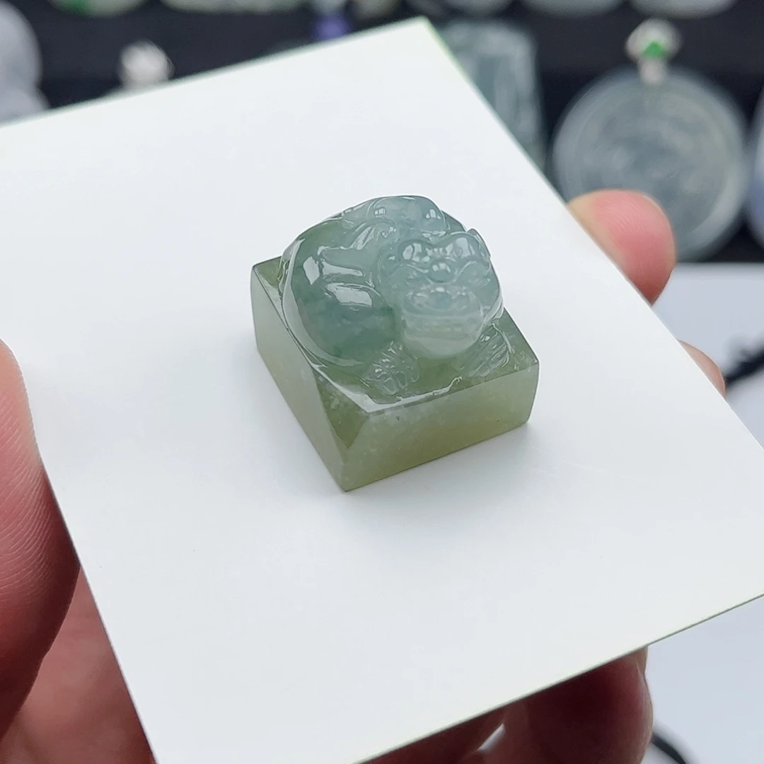 翡翠未镶嵌颈饰貔貅印章