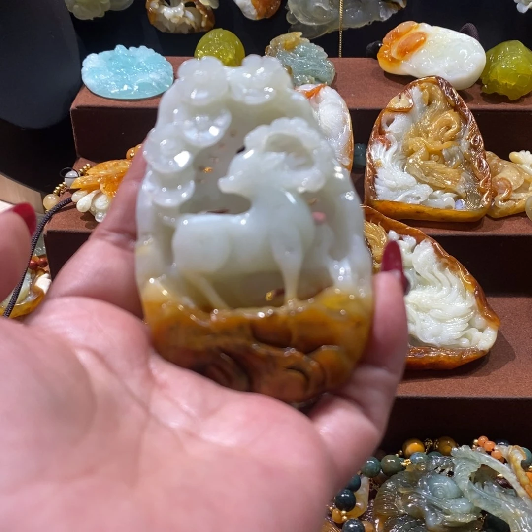 蛇纹石玉颈饰未镶嵌