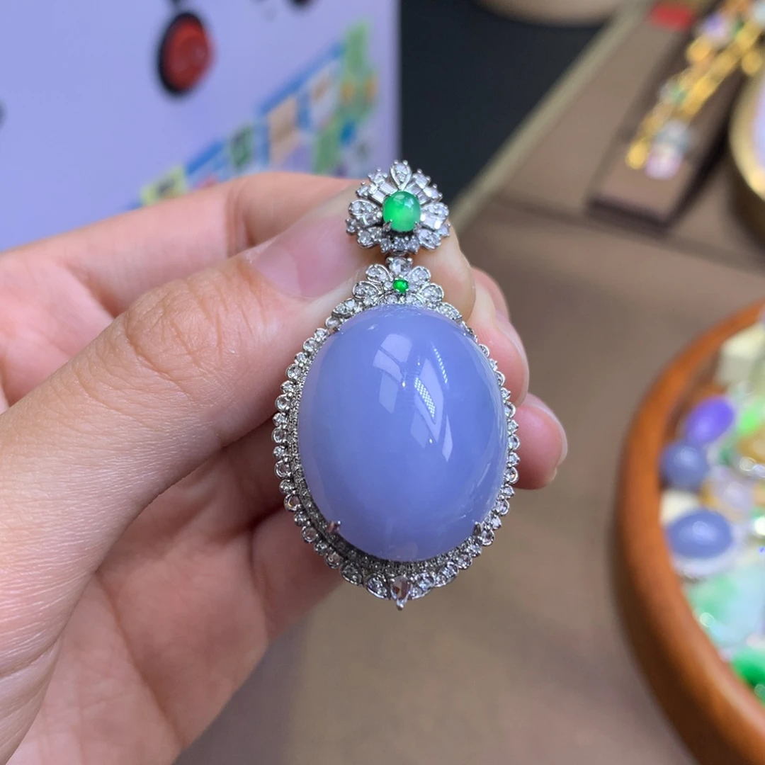 翡翠18K金镶嵌颈饰