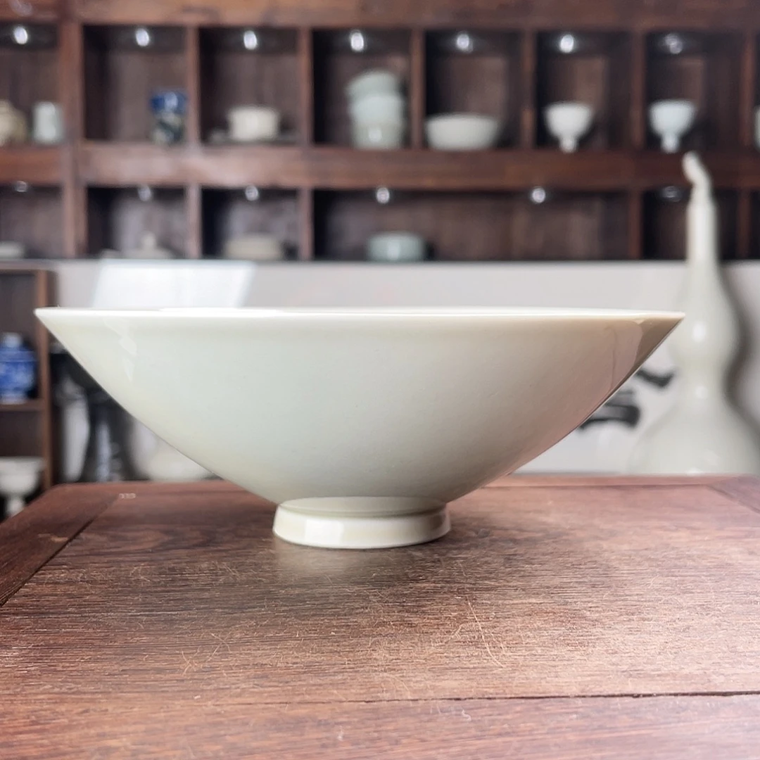 青灰釉微瑕手工斗笠盘