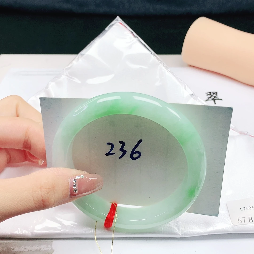 翡翠手镯未镶嵌缅甸天然a货手镯57+