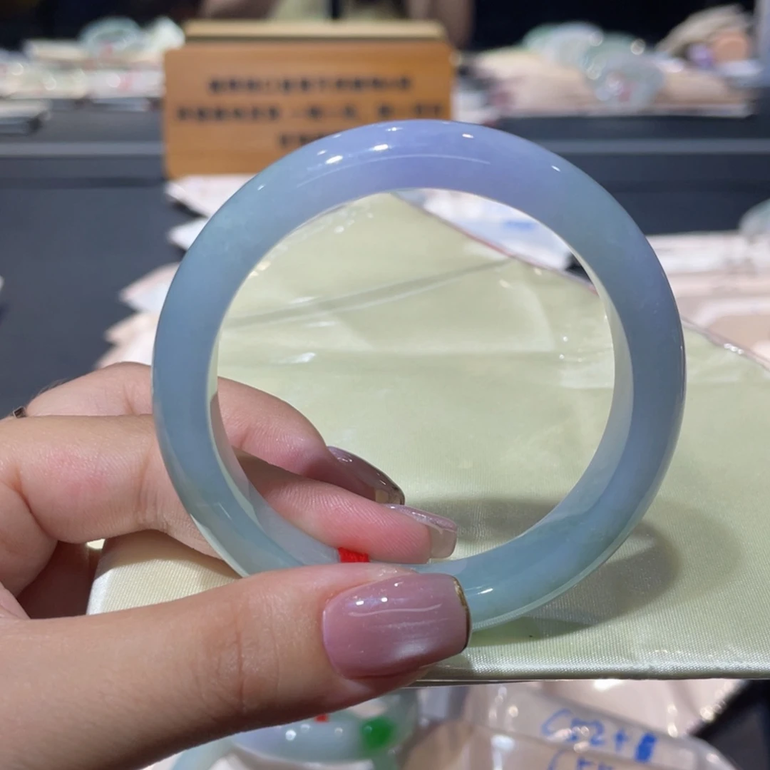 翡翠手镯未镶嵌翡翠手镯