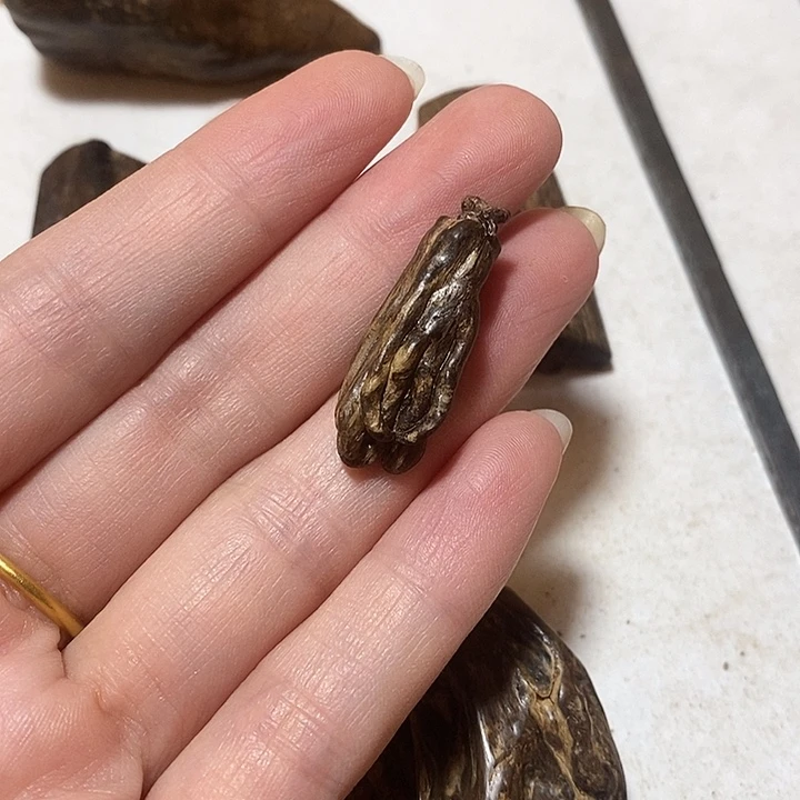 沉香沉香碎屑汶莱沉水，全立体，佛手味道好