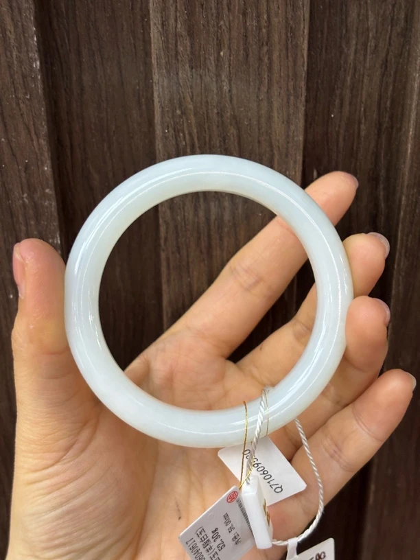 062357WT和田玉俄料手镯58圈口52.3g