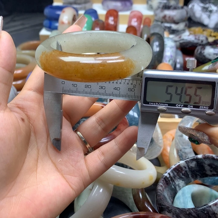 未镶嵌手镯石英质玉
