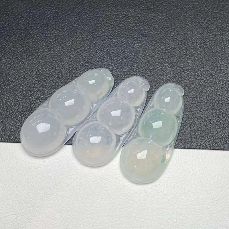 天然A货翡翠冰种四季豆翡翠吊坠男女通用款 多样性发货 发一件