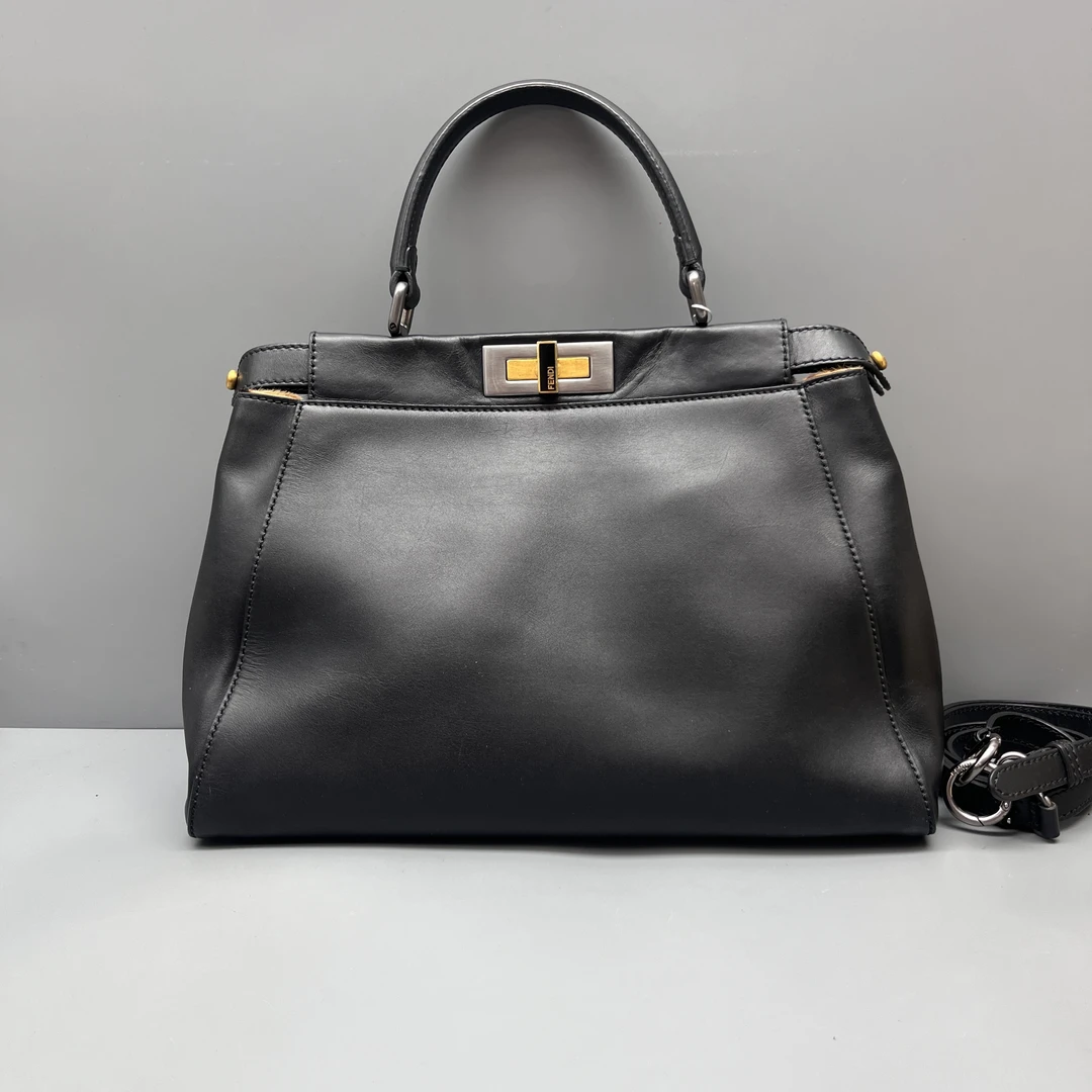 95新 FENDI/芬迪 黑色peekaboo通勤包 尺寸34*24 SV18010