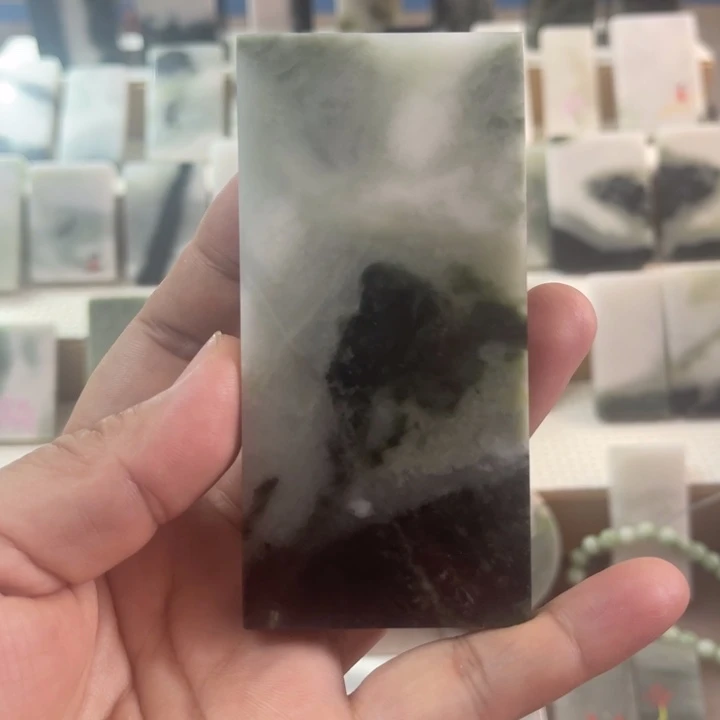 独山玉未镶嵌颈饰