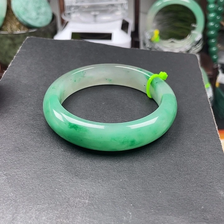 未镶嵌手镯石英质玉风****)