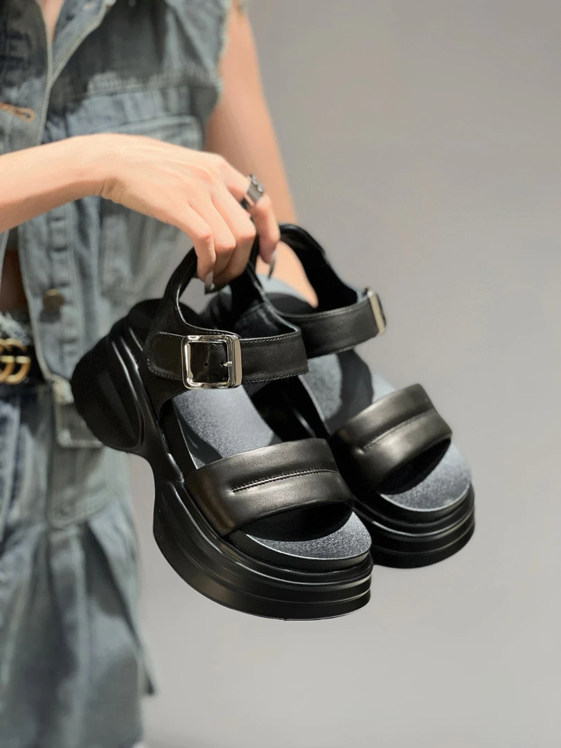 法式潮流时尚休闲日常外穿百搭凉鞋一字式扣带厚底25时装松糕鞋女