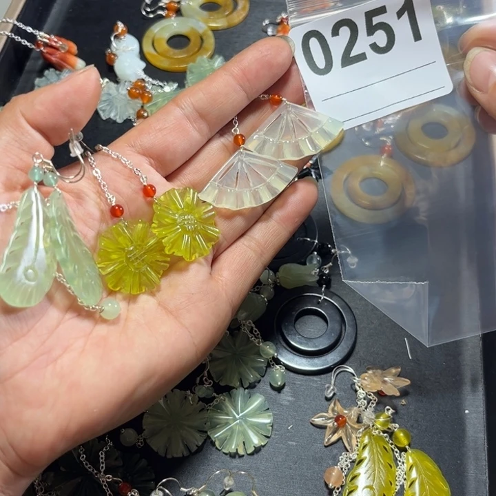 残***雨蛇纹石玉合金耳饰