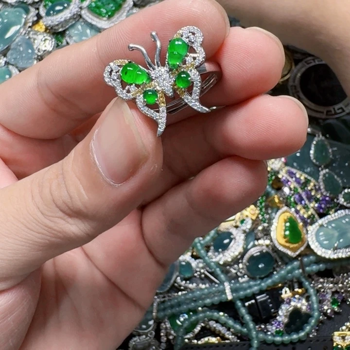 翡翠未镶嵌颈饰天然A货翡翠放漏