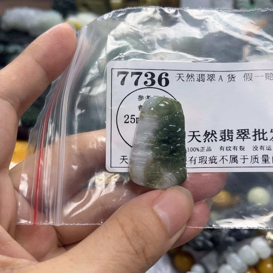 翡翠未镶嵌颈饰7736