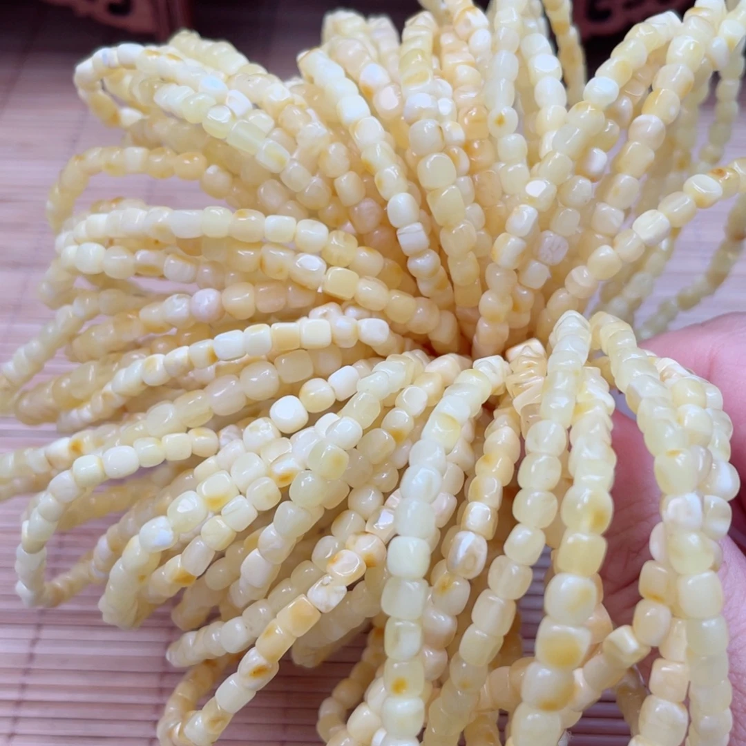 蜜蜡未镶嵌裸石多样性发其中一个