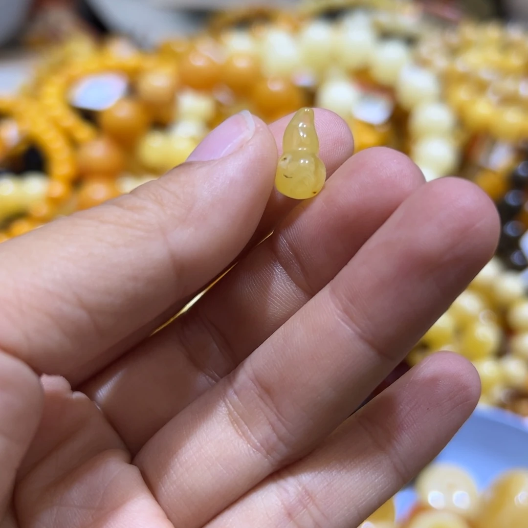 琥珀珠宝奇石未镶嵌