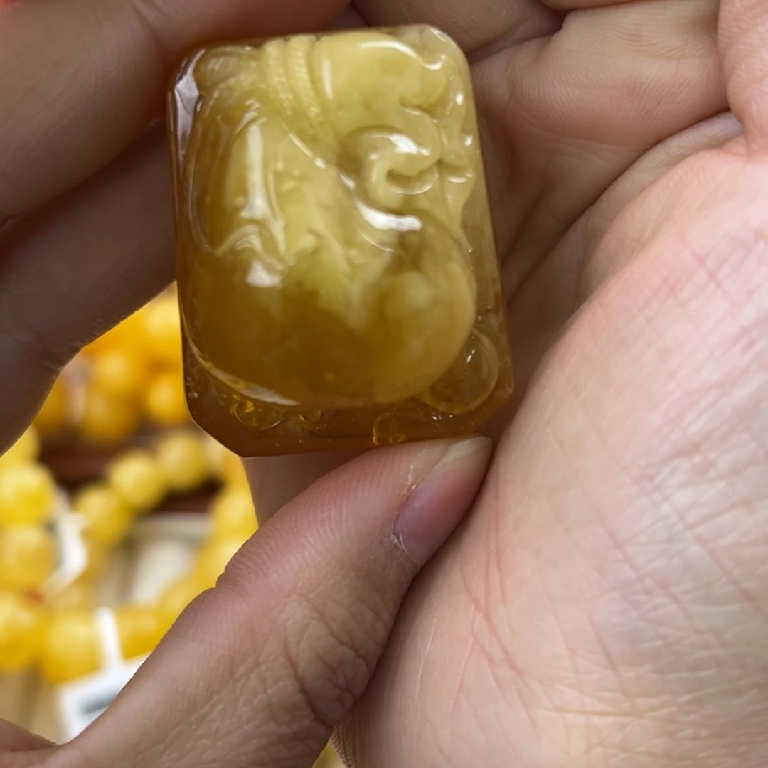 琥珀珠宝奇石未镶嵌