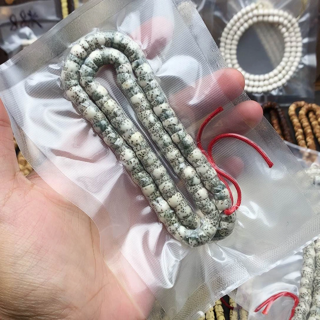 星月菩提吊坠奶****崽卡八石玉料