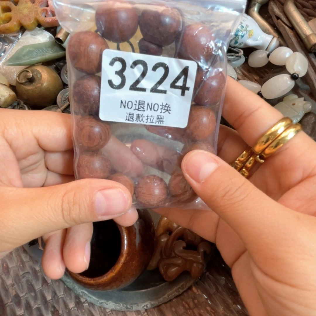 用***着瓷片3224.
