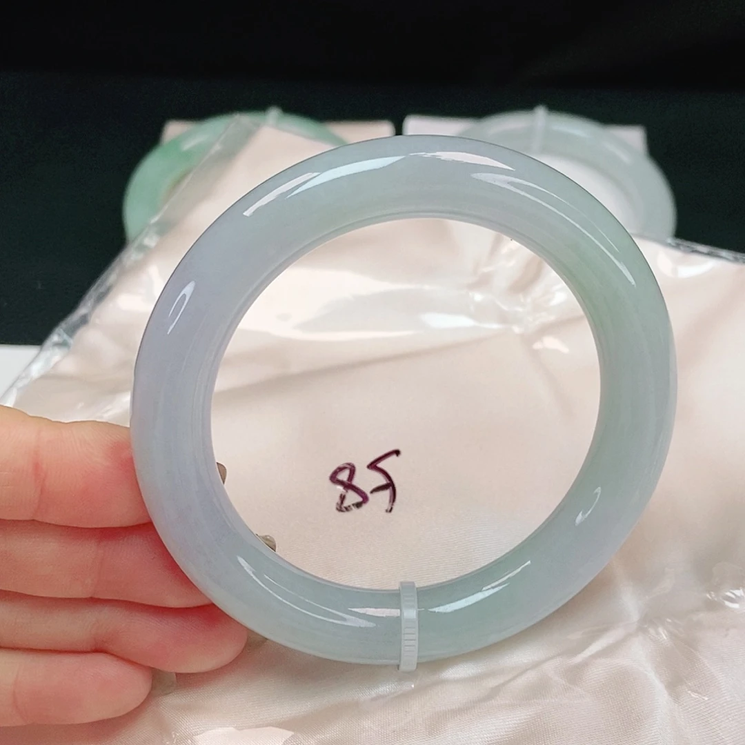 翡翠手镯未镶嵌圆条