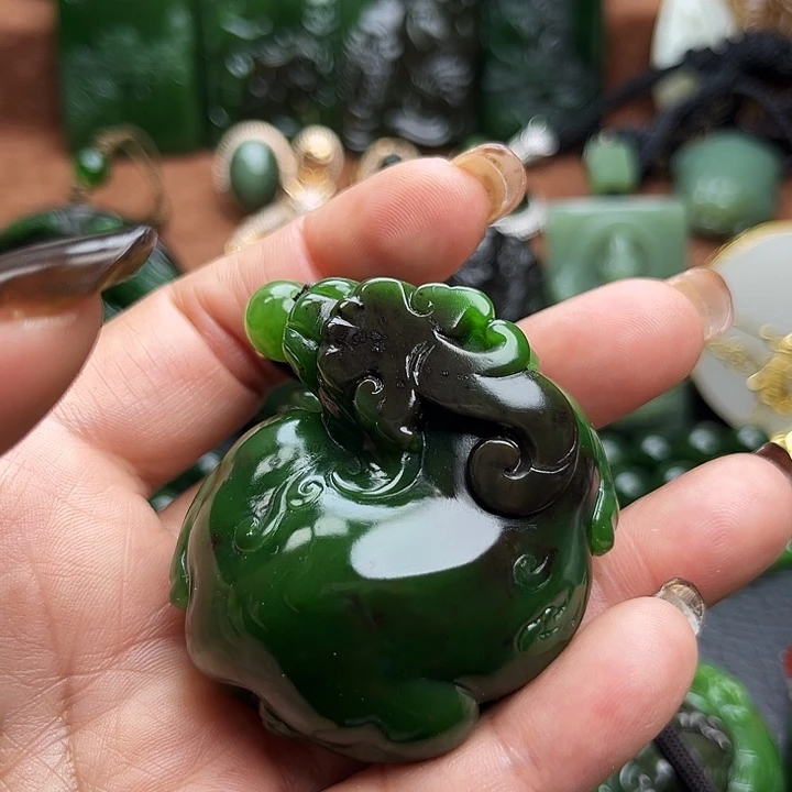 和田玉（碧玉）未镶嵌颈饰