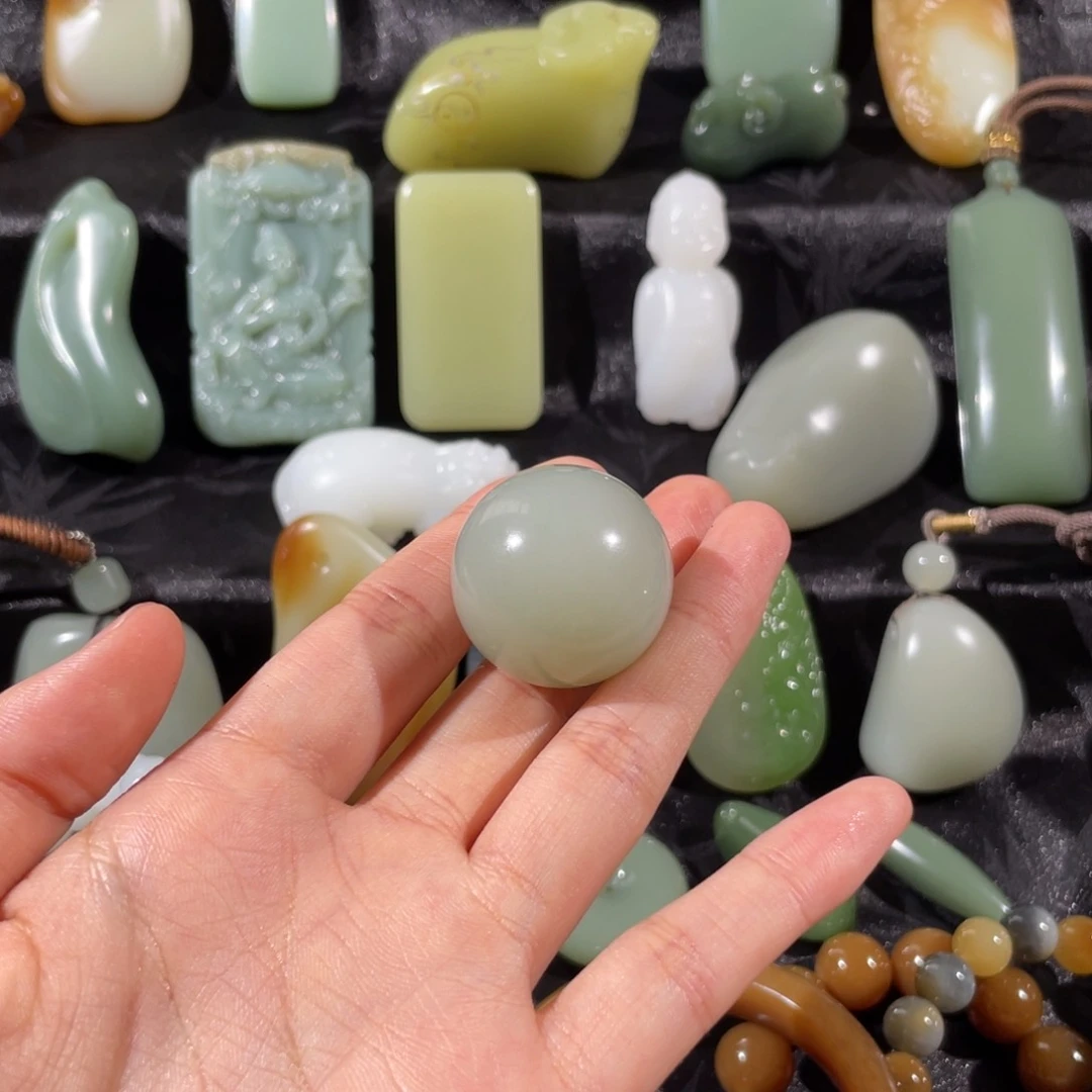 阿***仔和田玉未镶嵌挂件