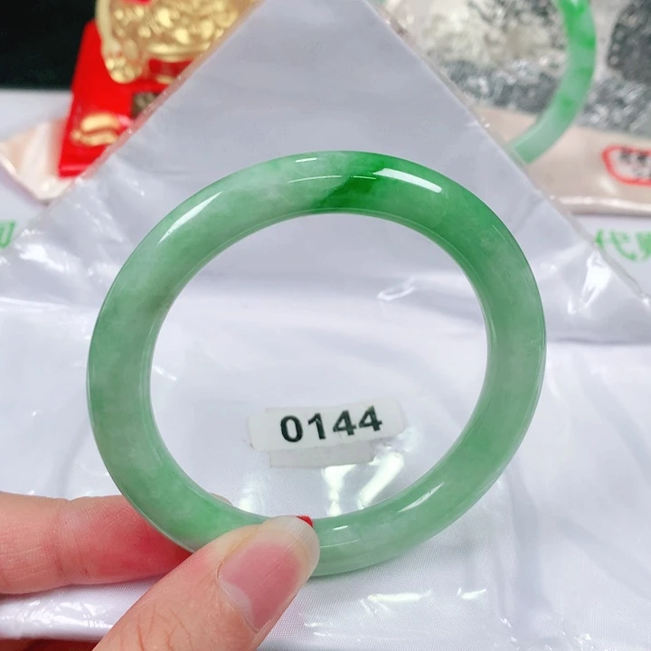 翡翠手镯未镶嵌   编号0144 圆条53+