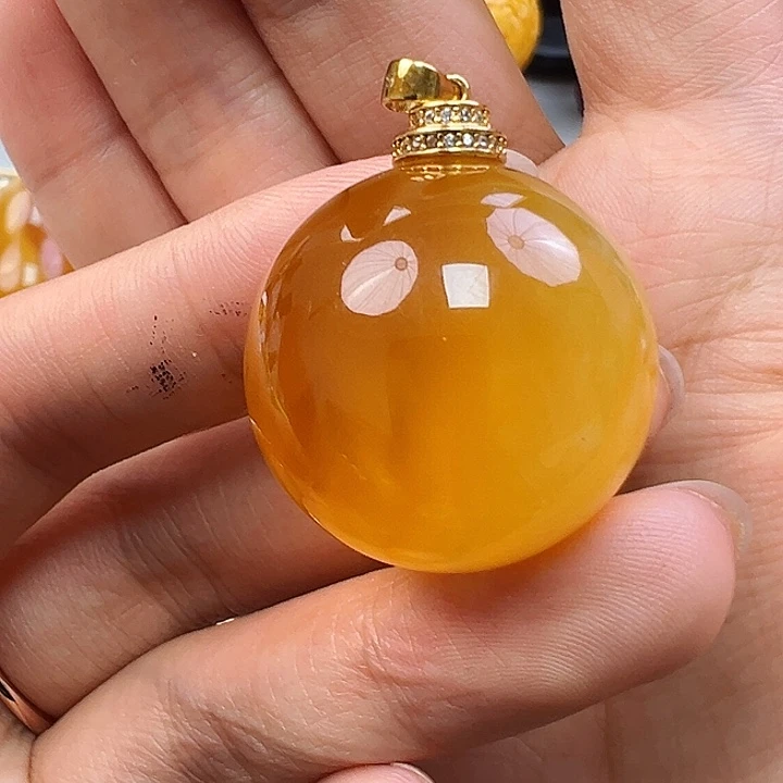 蜜蜡未镶嵌珠宝奇石