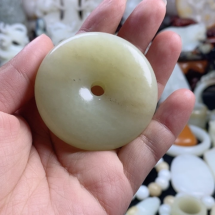 和田玉未镶嵌把件