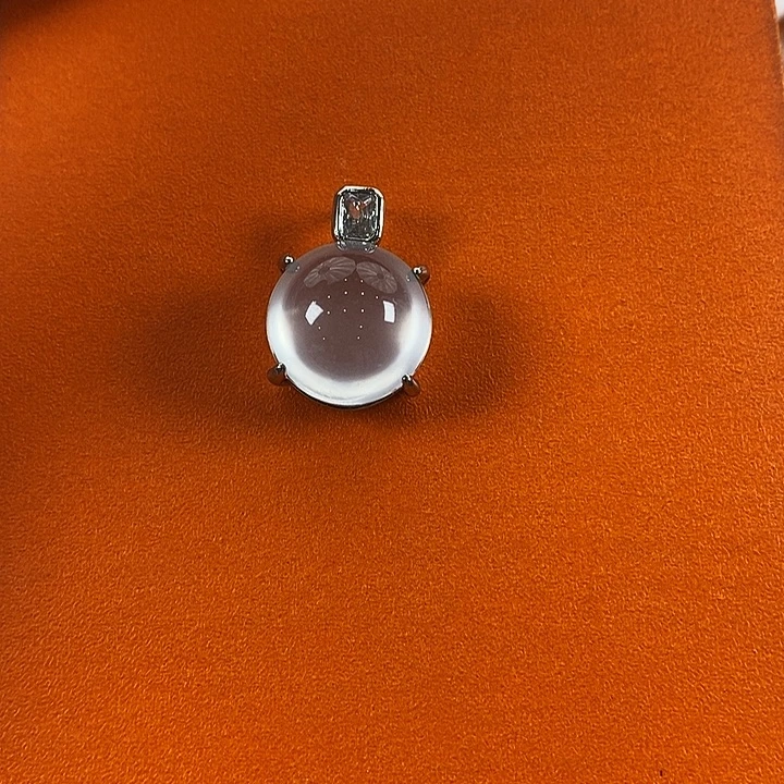 石英质玉合金颈饰