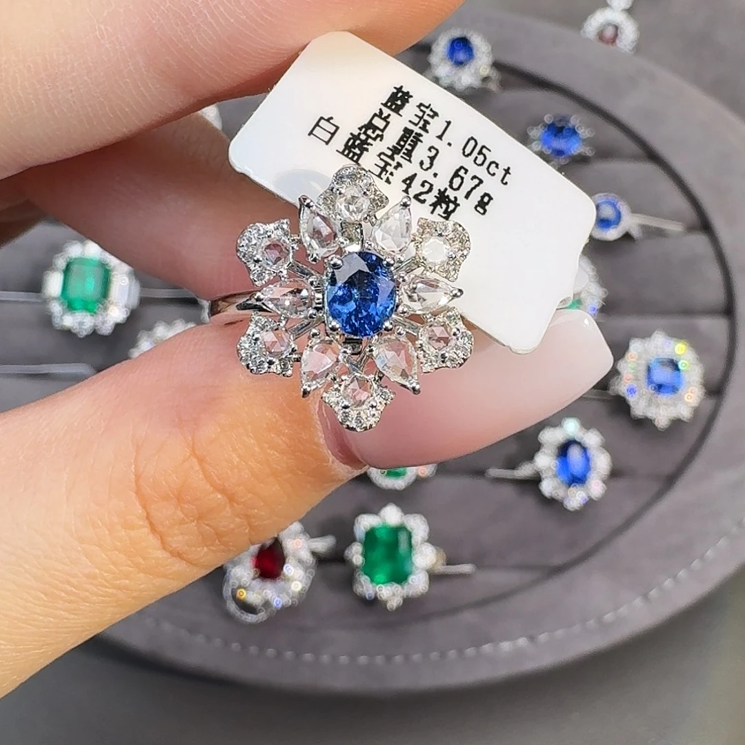 18K金镶嵌蓝宝石戒指1.05