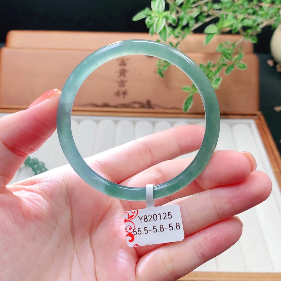 未镶嵌手镯（圆镯）翡翠