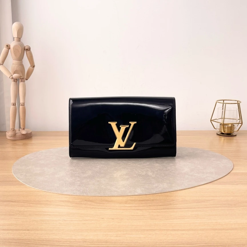 95新 LouisVuitton/路易威登 漆皮手拿包晚宴包/9835