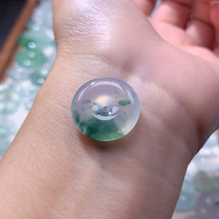颈饰未镶嵌翡翠冰种飘花平安扣