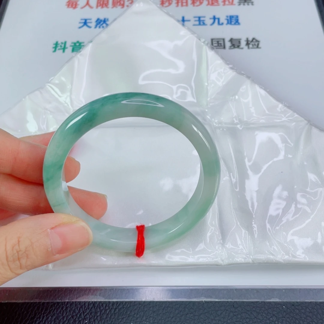 翡翠手镯未镶嵌淡*天然