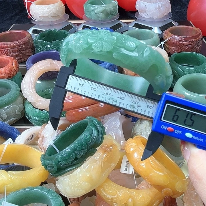 石英质玉手镯未镶嵌冷****》