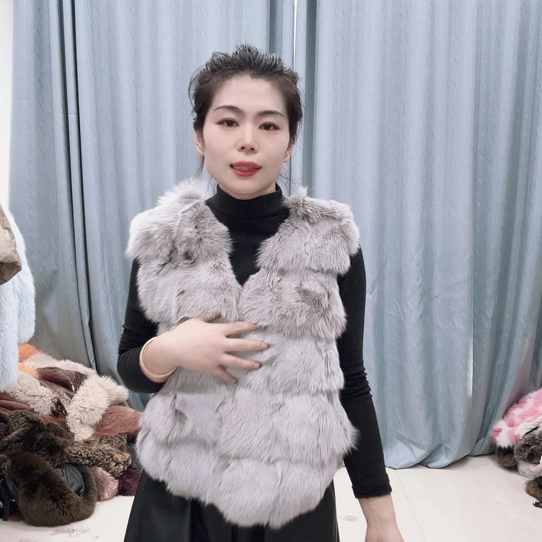 皮草搭配黑色西装