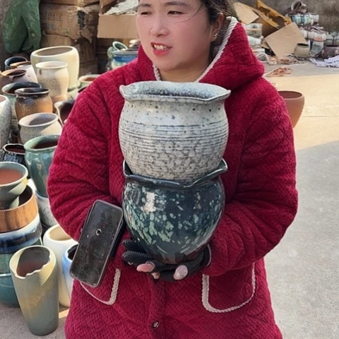 19口19高瑕疵盆子。