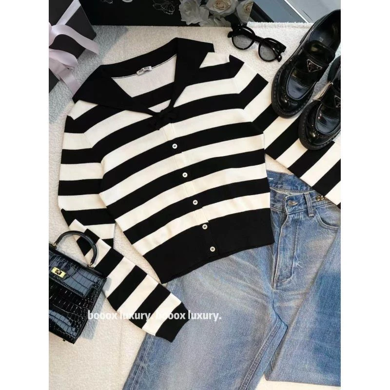 95新 MIU MIU/缪缪  rc0082 棉 海军领黑白条纹学院风针织衫 42码