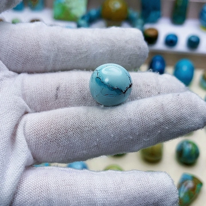 绿松石未镶嵌颈饰