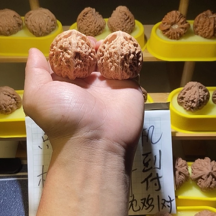 加***饭吊坠桃核核桃文玩核桃红锦尼