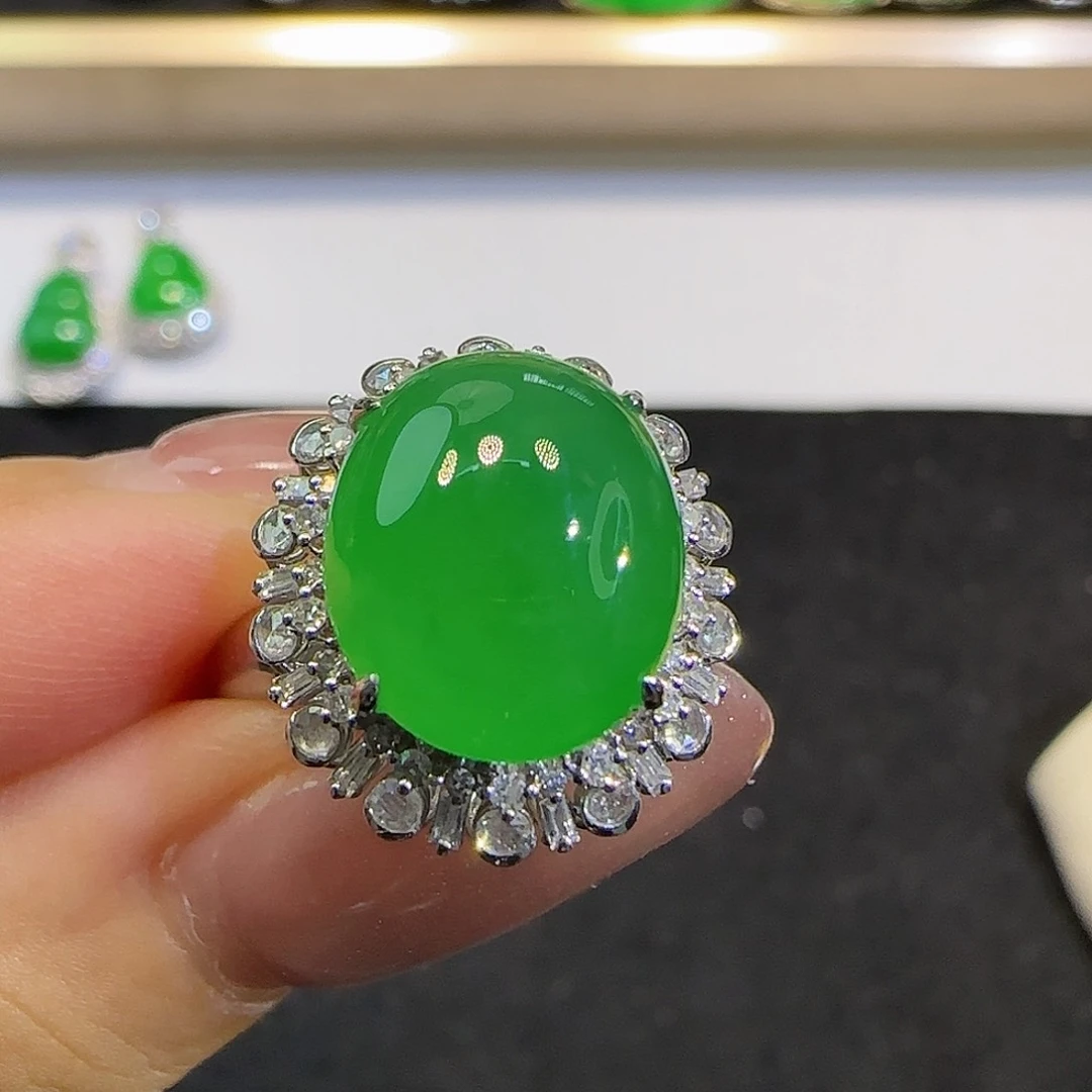 翡翠戒指18K金镶嵌蛋面