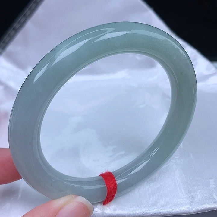 未镶嵌手镯（圆镯）翡翠天然